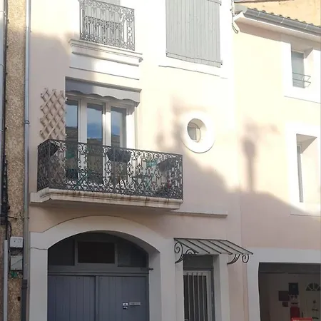 Dom wakacyjny Maison De Village Authentique Du 19e Siecle Centre Historique De Proche Plages Authentic 19th Century Historic Center Near Beaches *